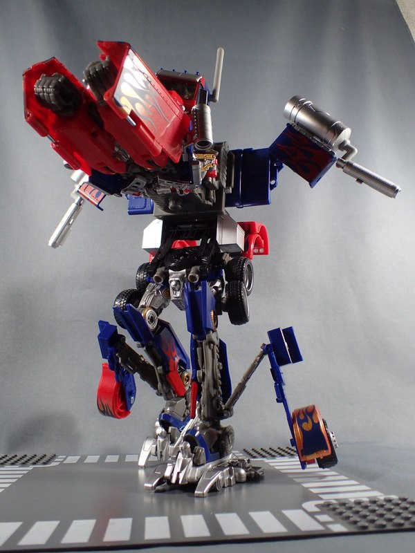 MB 11 Optimus Prime Takara Movie The Best In Hand Images  (8 of 17)